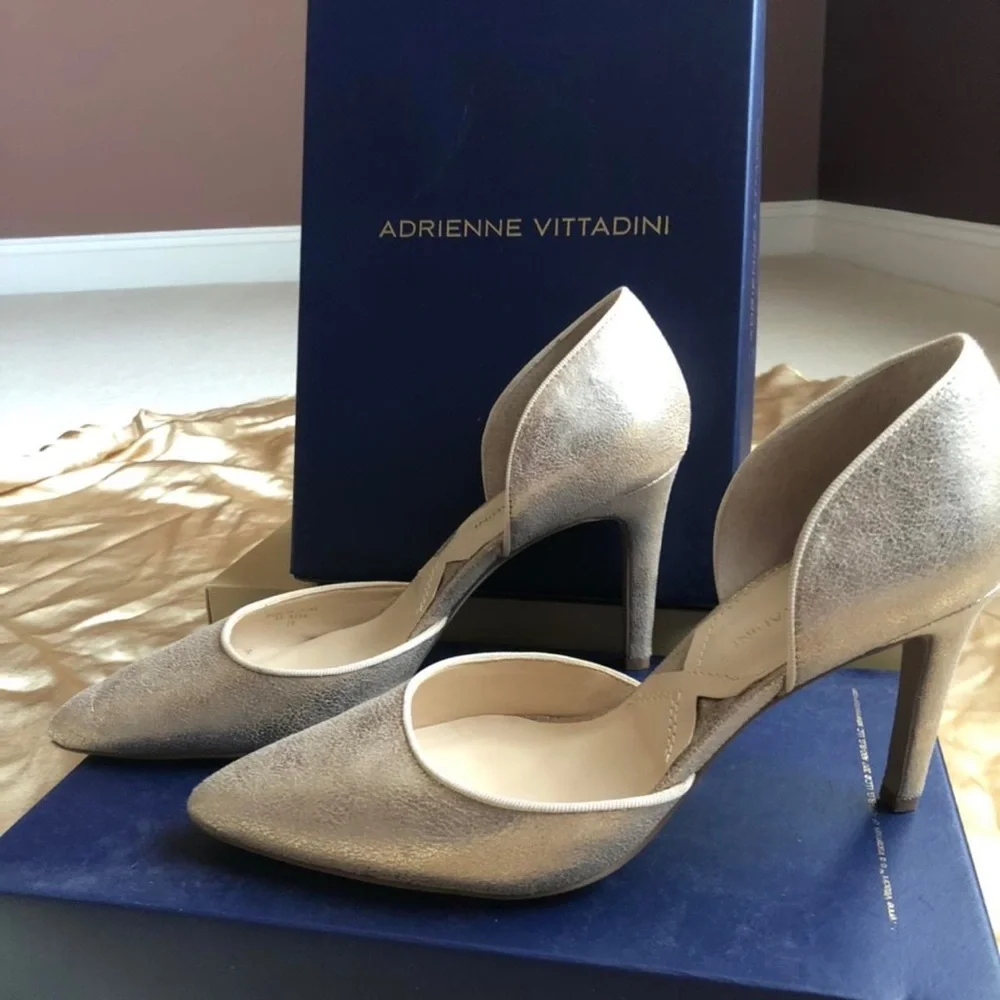 Adrienne Vittadini Gold high heel shoes size 7